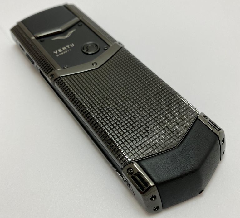 Vertu Signature S Clous de Paris Black