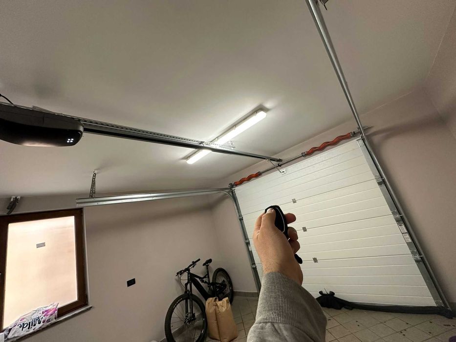 Usa garaj sectionala glisant automata telecomanda motor Negresti Oas