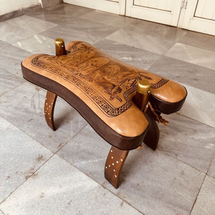 Ръчно изработена ориенталска табуретка от естествена кожа