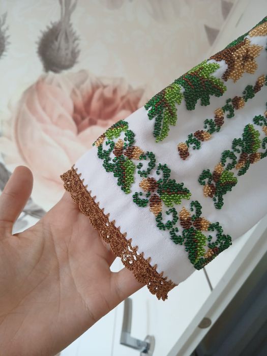 Camasa traditionala cusuta manual cu margele