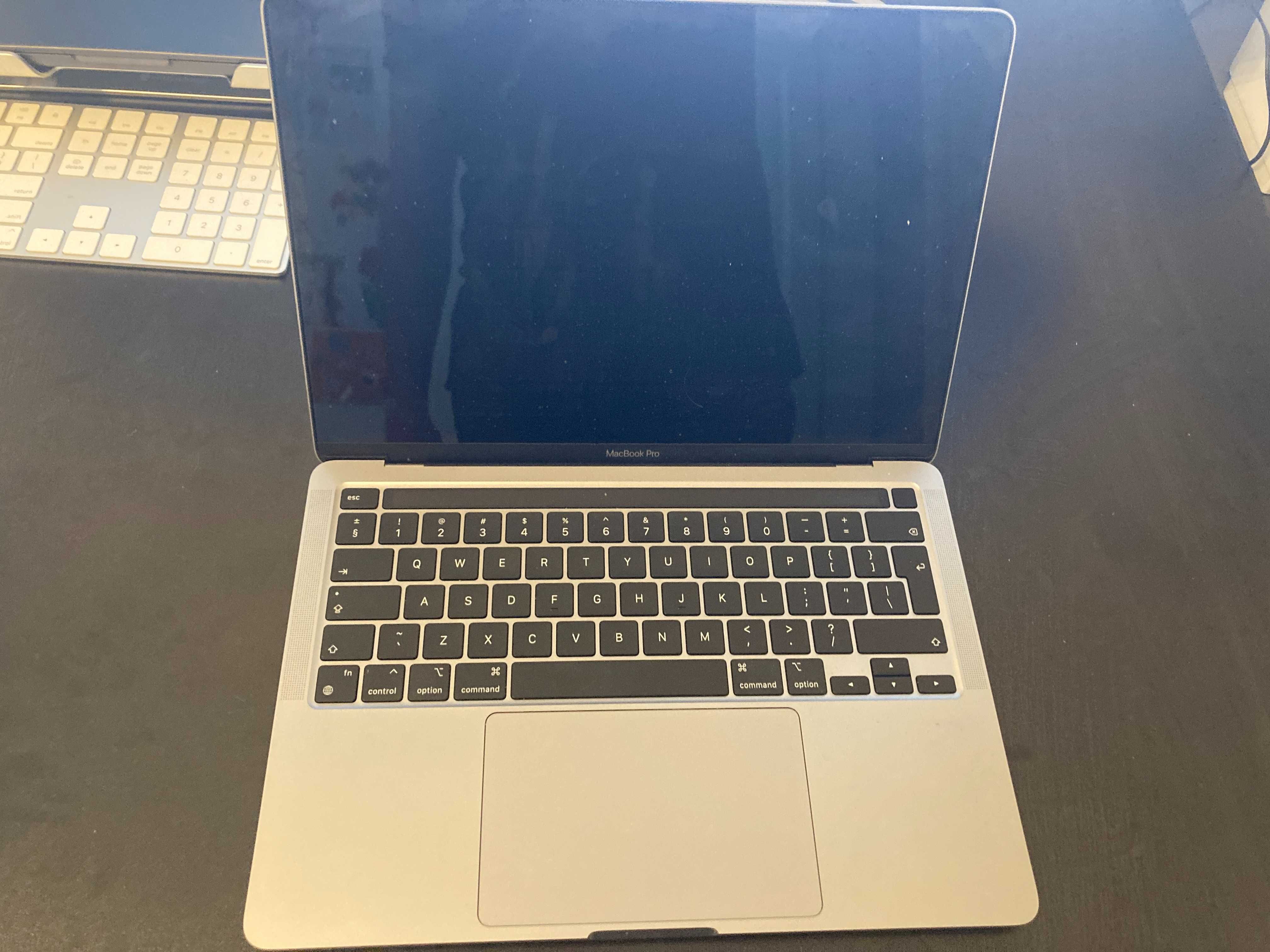 MacBook Pro 13" M1, 8GB RAM, 512GB SSD – stare excelentă