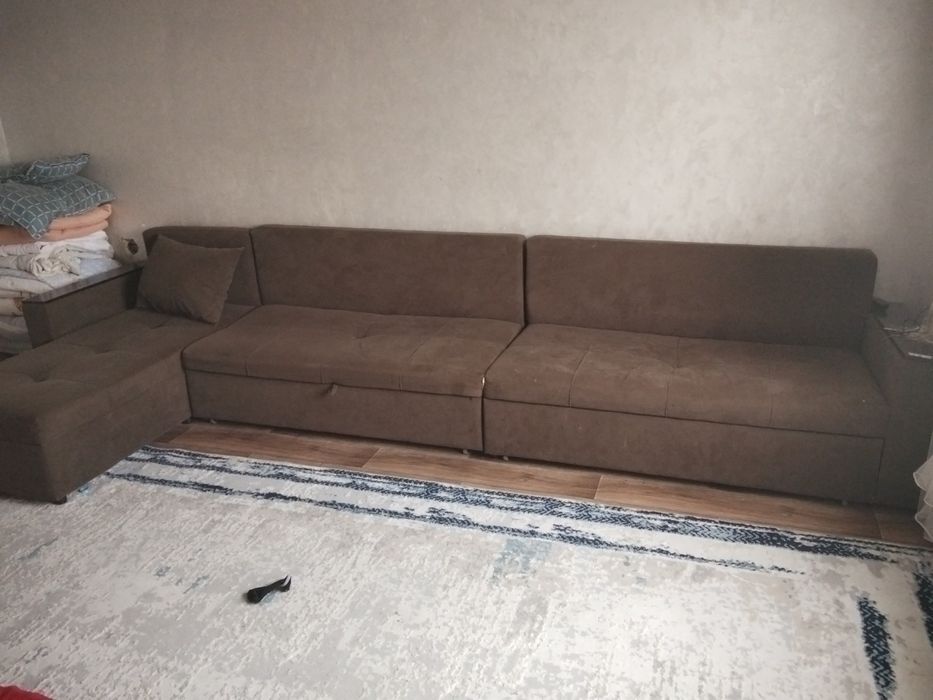 Продам стол , диван