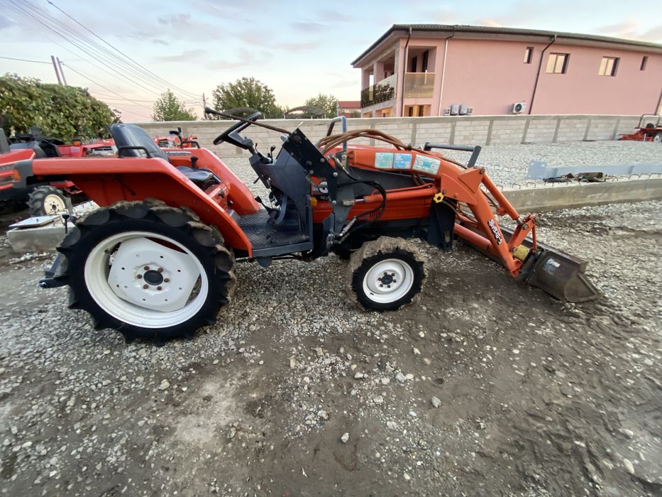 Tractor japonez Kubota GL 4x4 cu freza si incarcator frontal