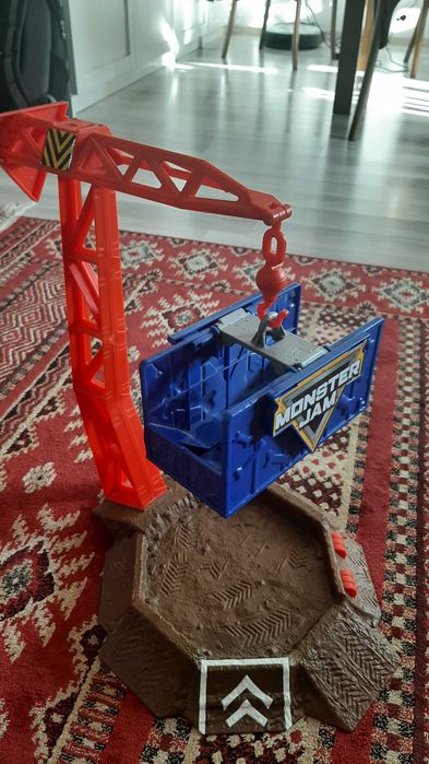 Set Monster Jam cu Monster Mutt, Trambulină și Cutie - COMPLET!