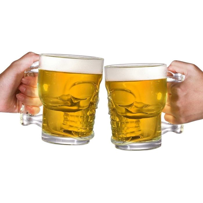 Pahar cu maner in forma de craniu 500 ml Halba din sticla pentru bere