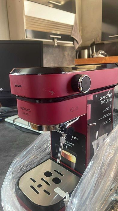 Кафемашина за еспресо Cecotec