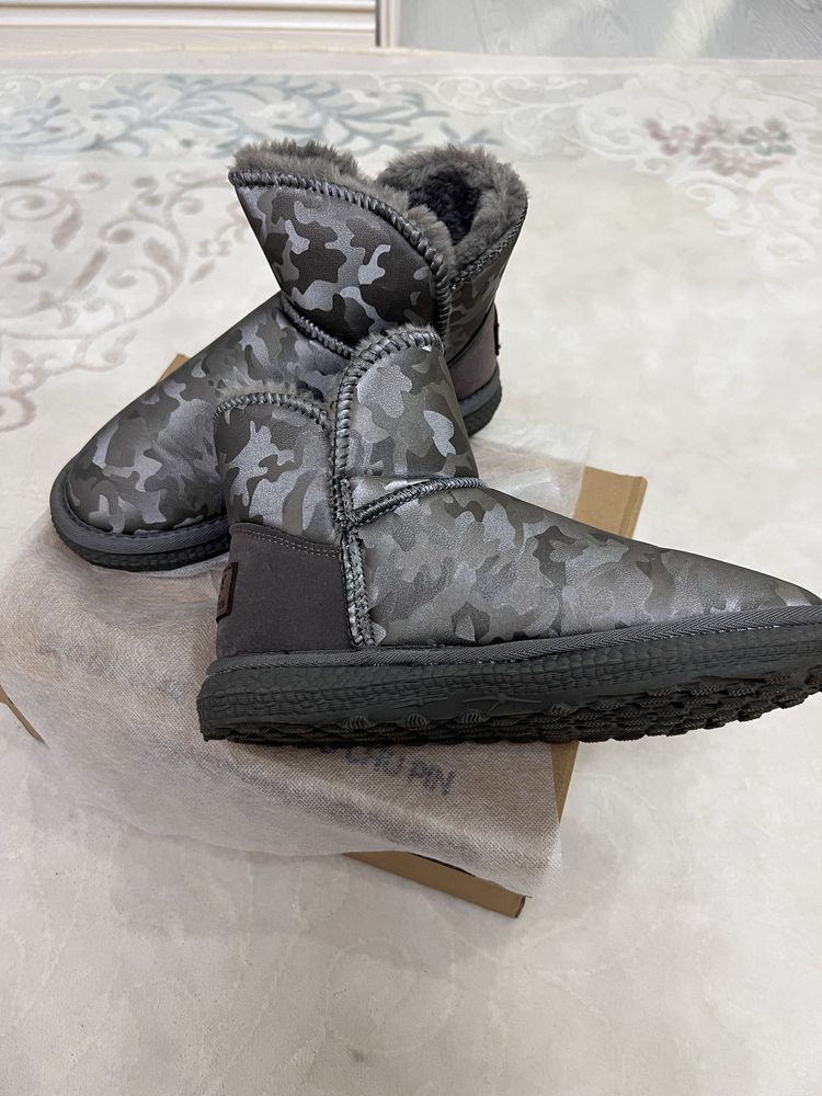Продам зимние УГГИ сапоги