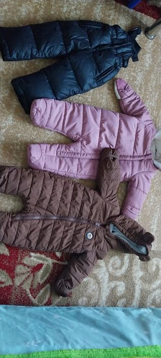 Vând 3 combinezoane  copii 150 lei toate 3