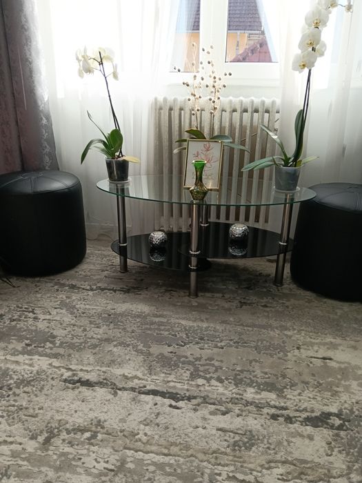 Vând canapea tv, 2 tabureti din piele ecologică+ măsuță sticla