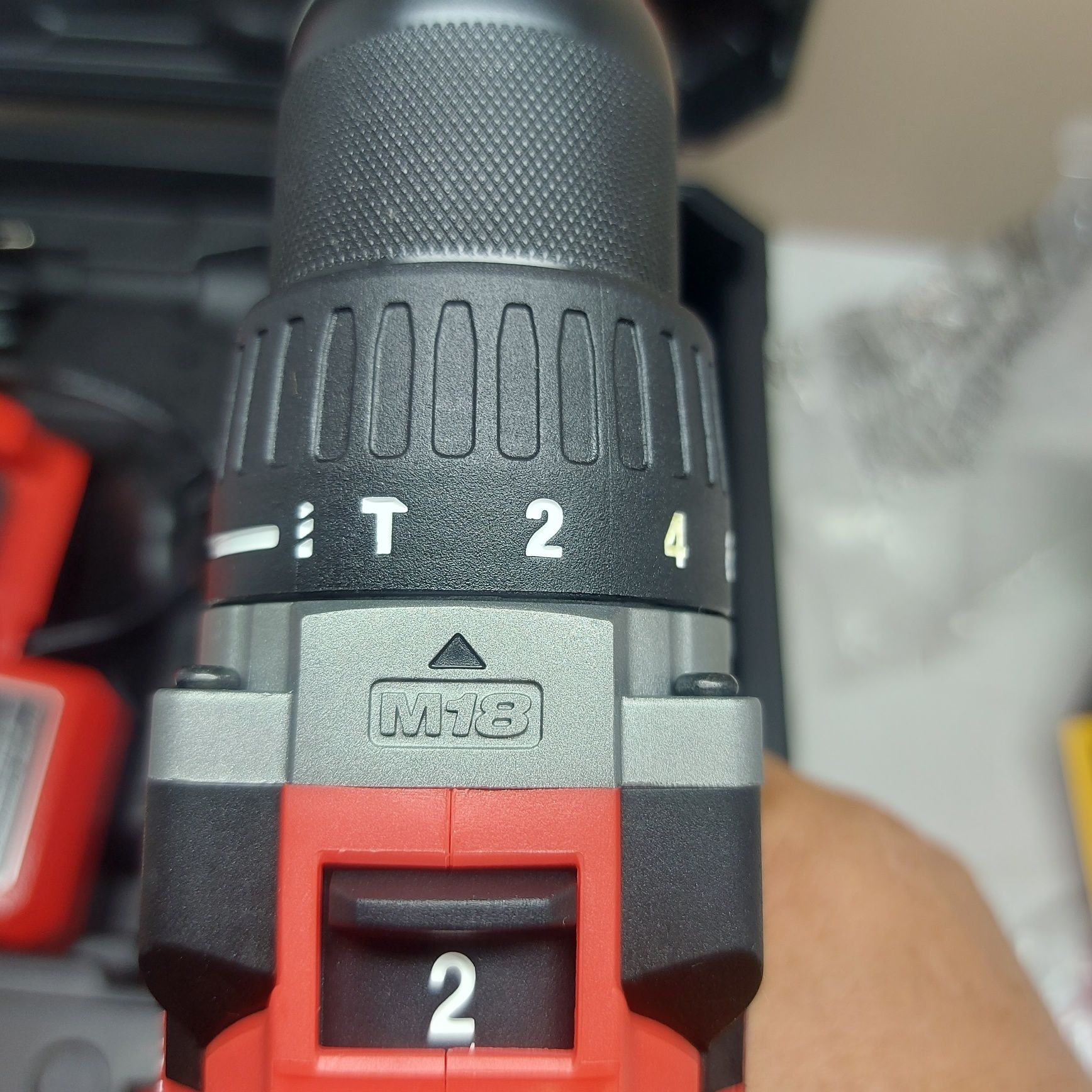 Нов безчетков винтоверт Milwaukee M18 CBLPD-202C
