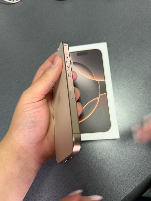 Iphone 16 pro, desert titanic