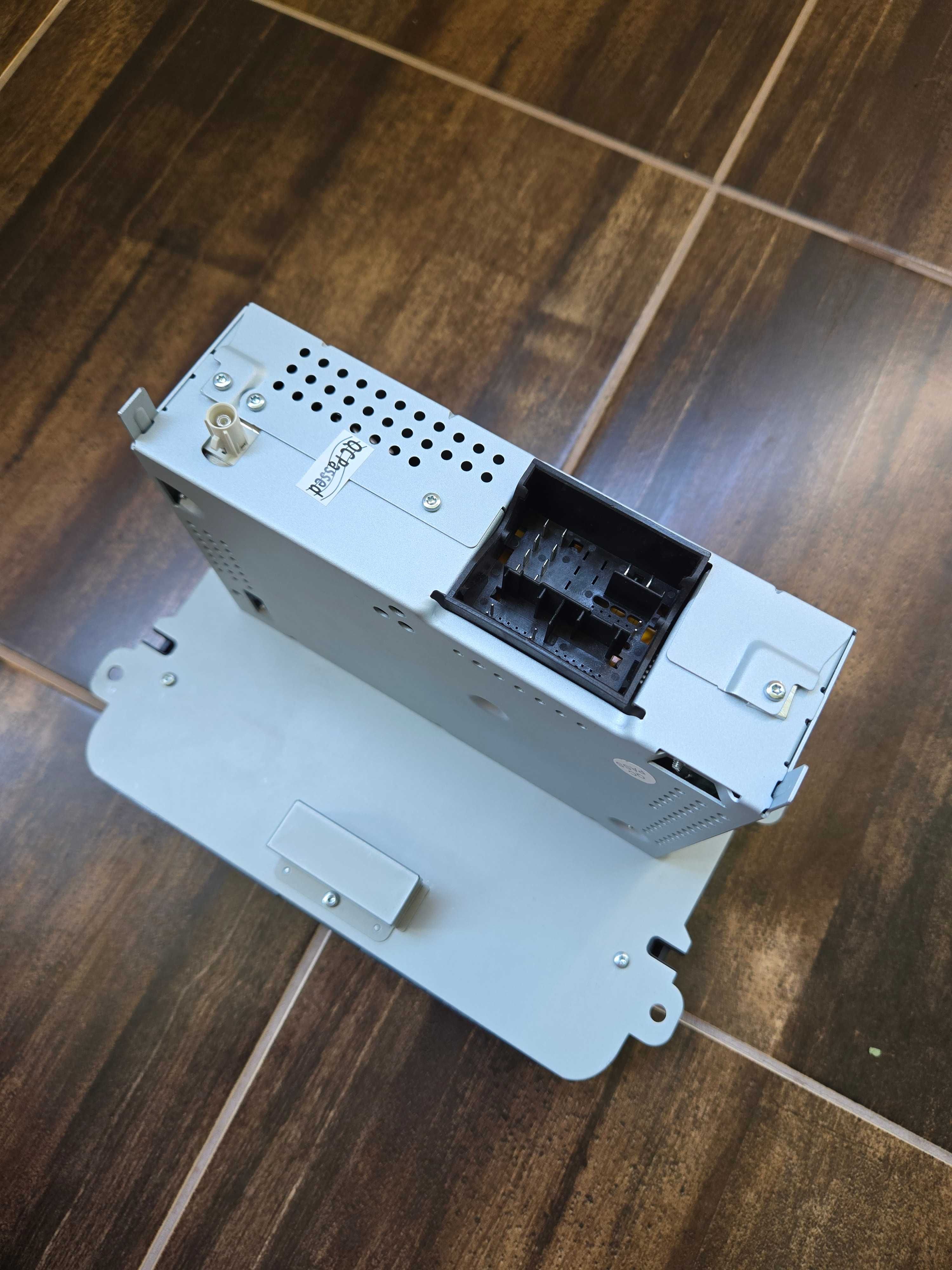 VW мултимедия rcd 360 pro 3s. Чисто нова.
