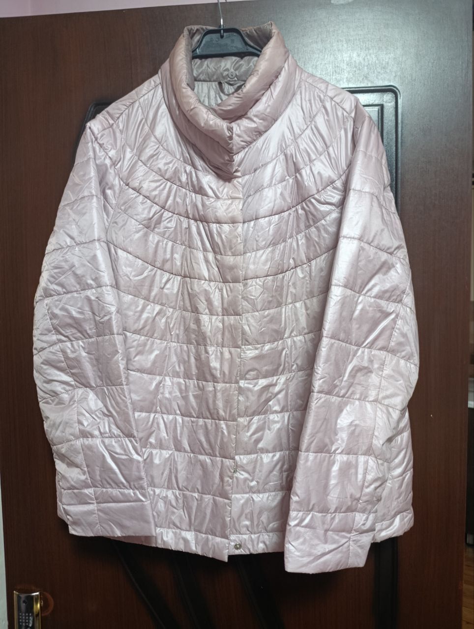 Продам женские вещи каждая по 5.000 сум.