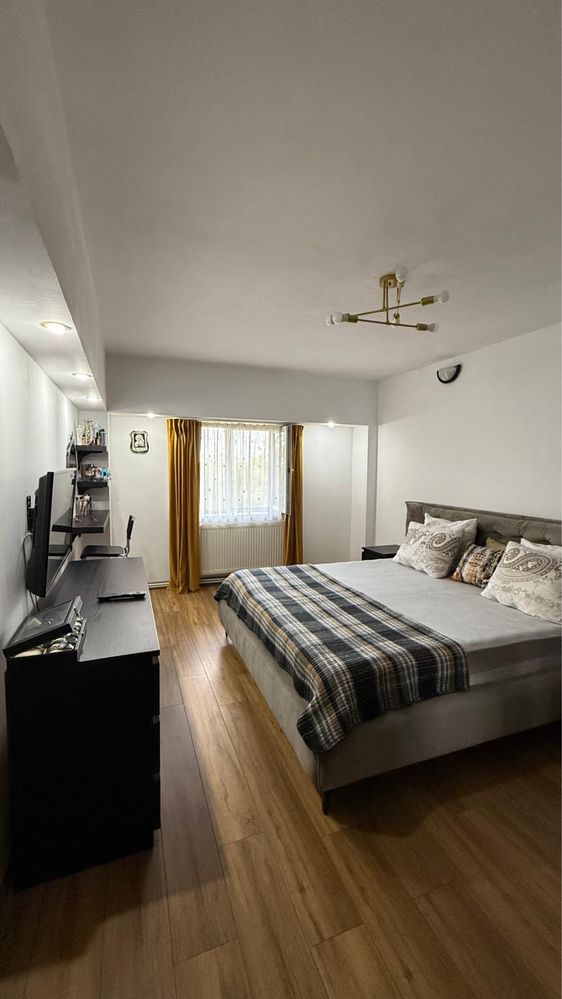 Apartament 4 camere Otopeni decomandat Central.