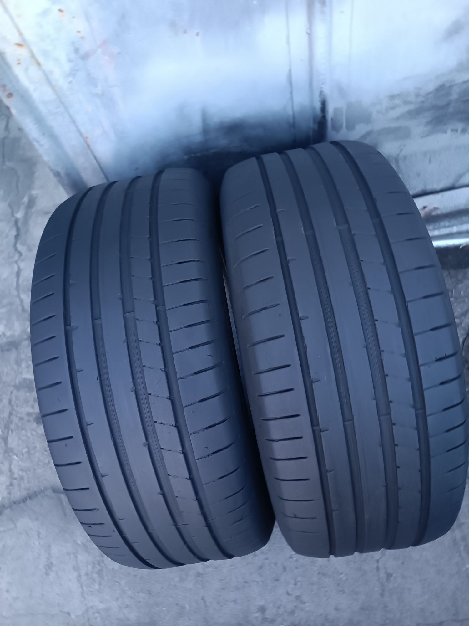255/50/19 Dunlop