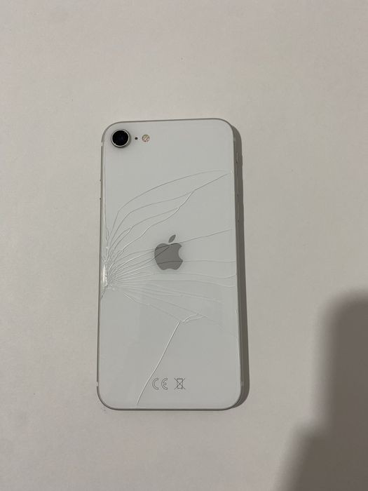Продам Iphoe se 2020