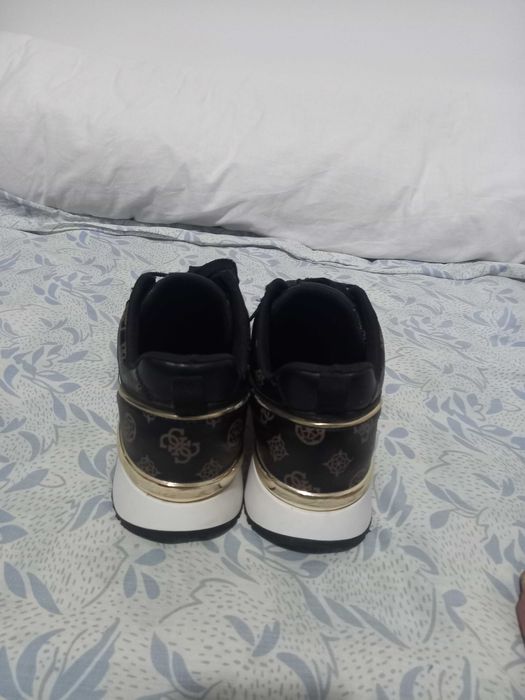 Adidasi dama marca Guess, marimea 38