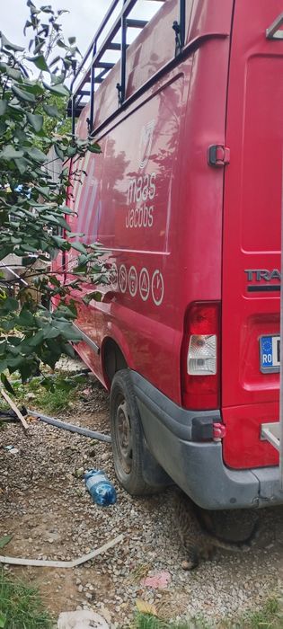 Dubă Ford tranzit roșu