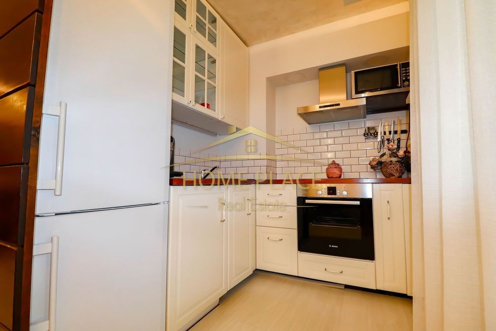 Дава се под наем Тристаен апартамент в Варна, Център - 100 кв.м за 1632 € - Снимка #1