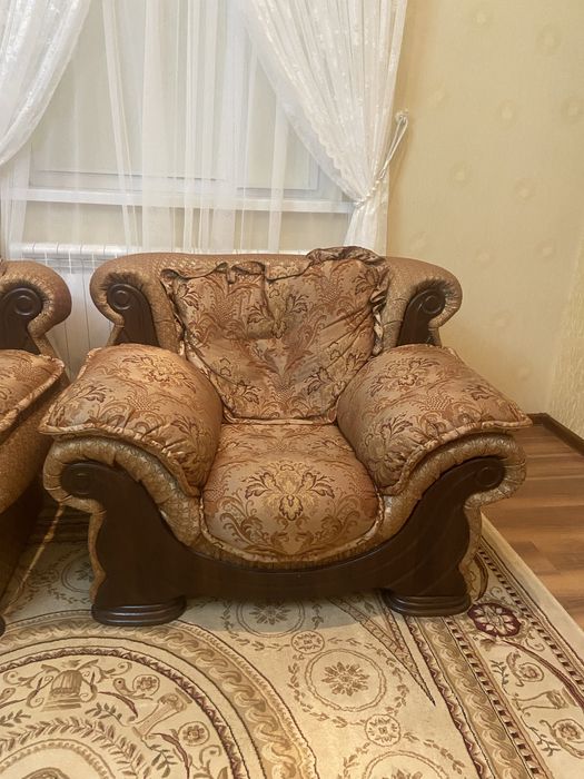 Два кресла и диван
