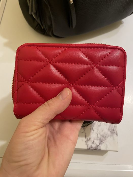 Портмоне Prada в червено