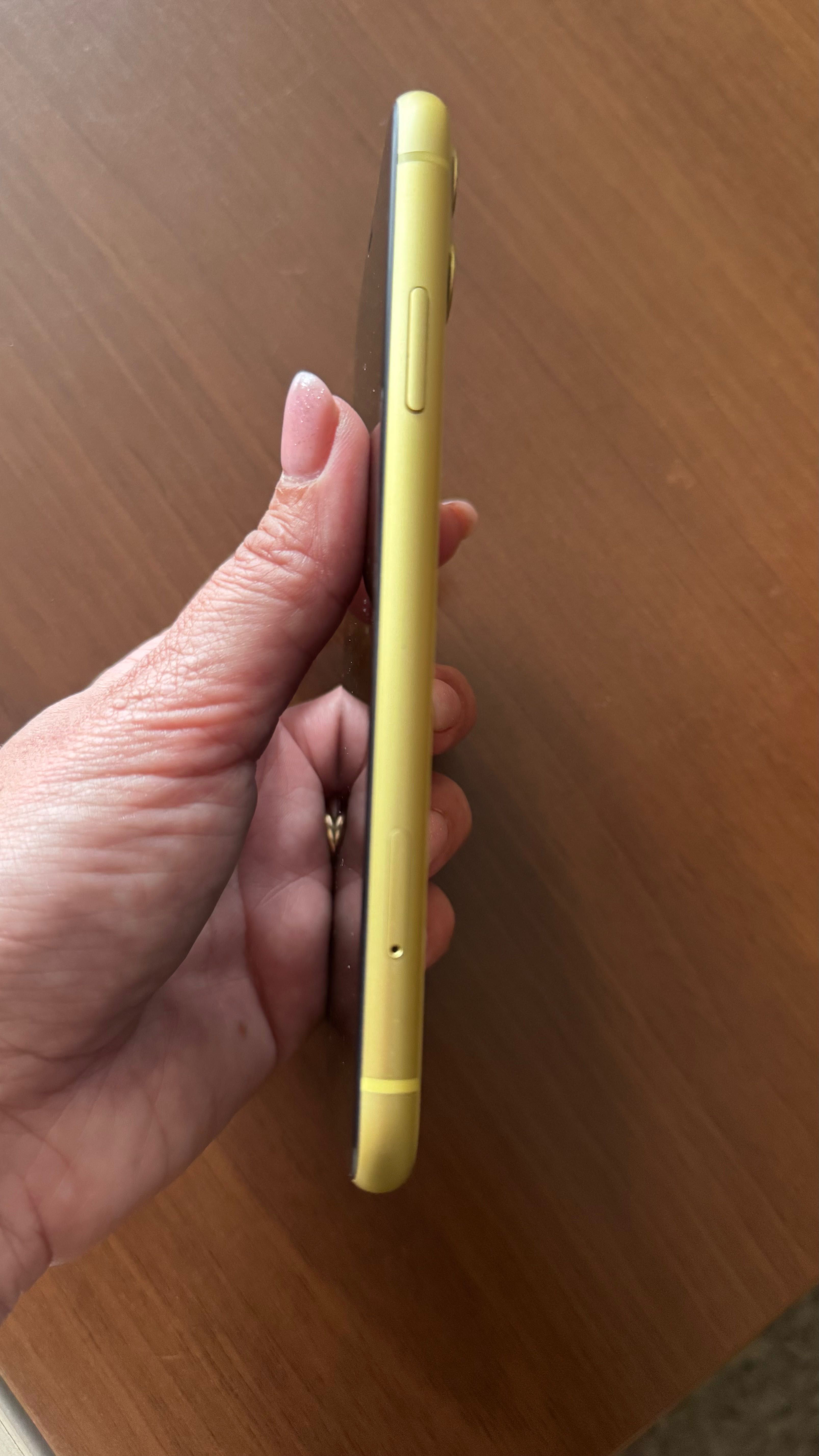 iPhone 11 Yellow gold перфектен!