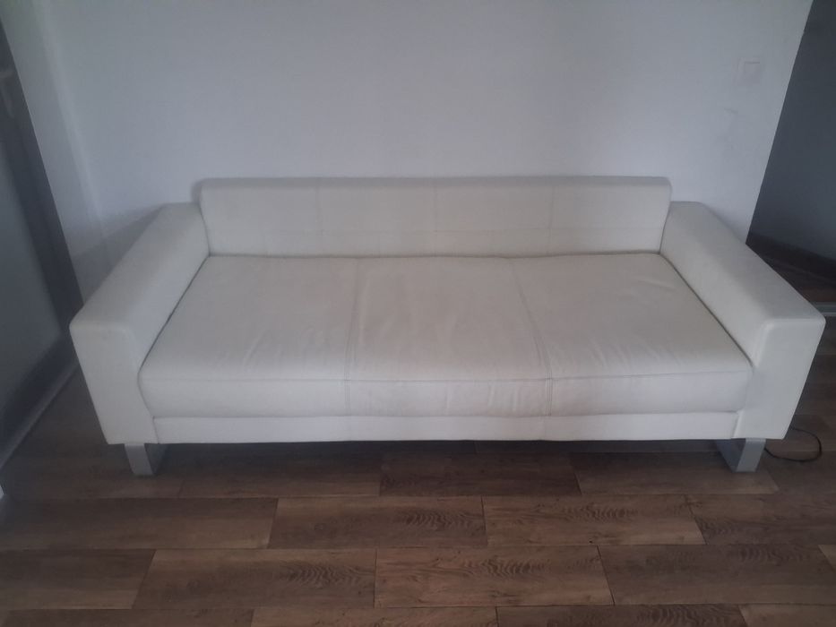 Vând canapea piele si coltar