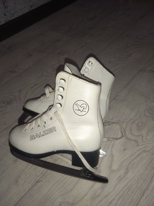 Продам фигурные коньки детские