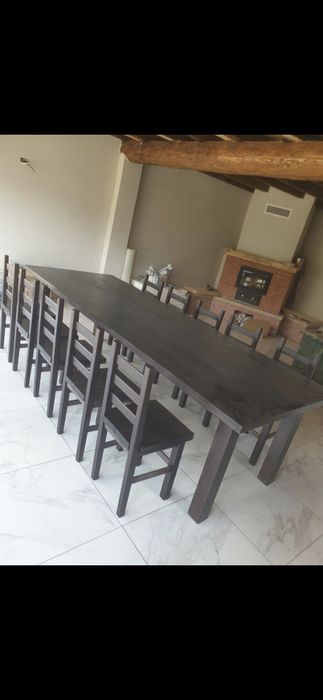 Masa cu scaune la comanda