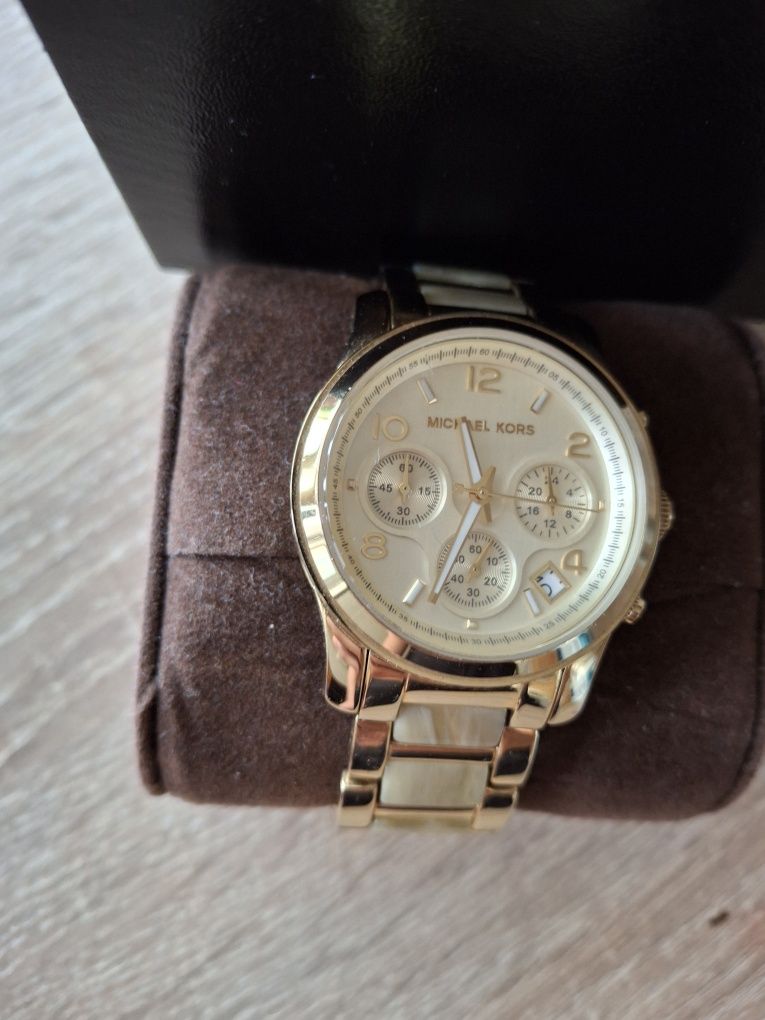 Часовник Michael kors