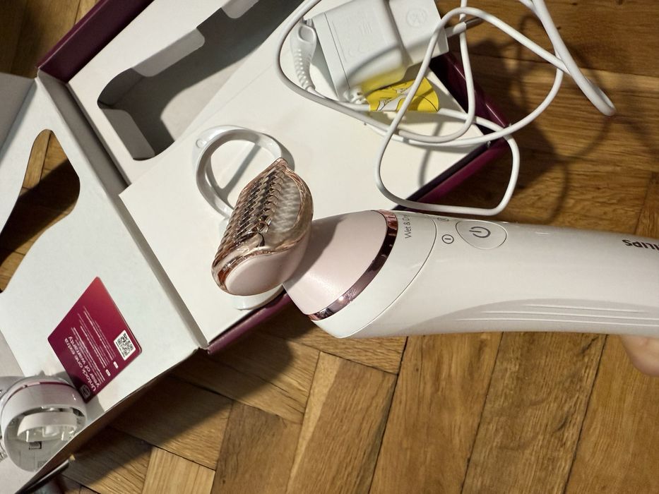 Philips Epilator Series 8000 - епилатор със 7 приставки (нов)