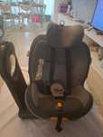 Around U scaun auto Chicco cu Isofix in ambele configuratii