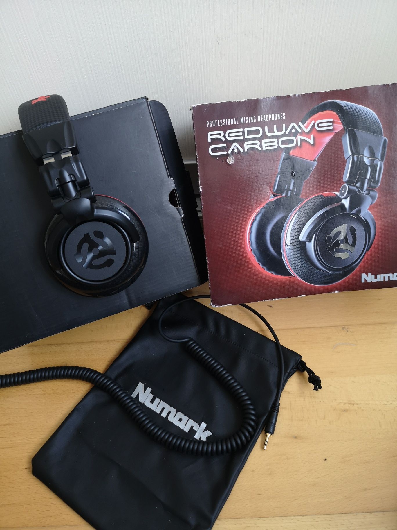 Casti DJ Numark Red Wave Carbon, Rosu Negru 15Hz-20kHz cablu detasabil