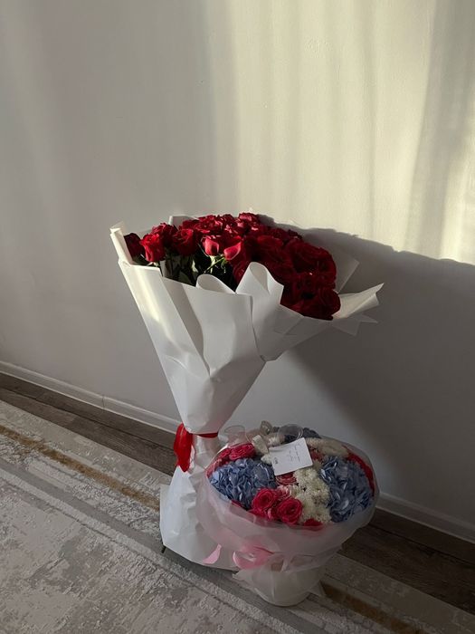 Продам два шикарных букета цветов