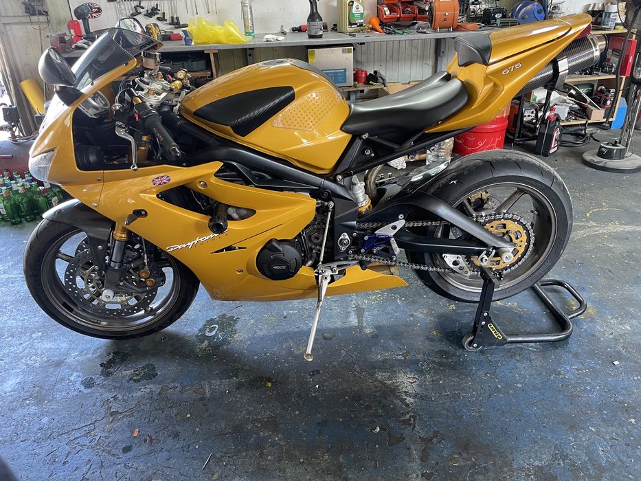 Triumph Daytona 675 sau schimb cu touring