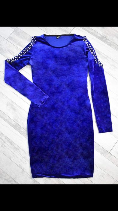 Vand rochie de catifea albastra cu perle