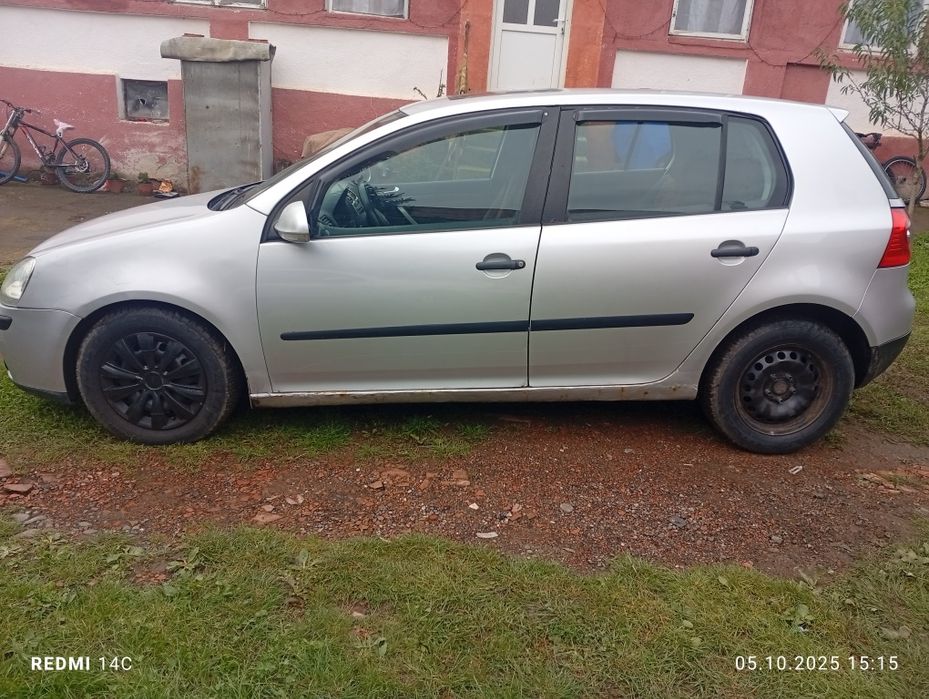 Vând sau schimb Golf v