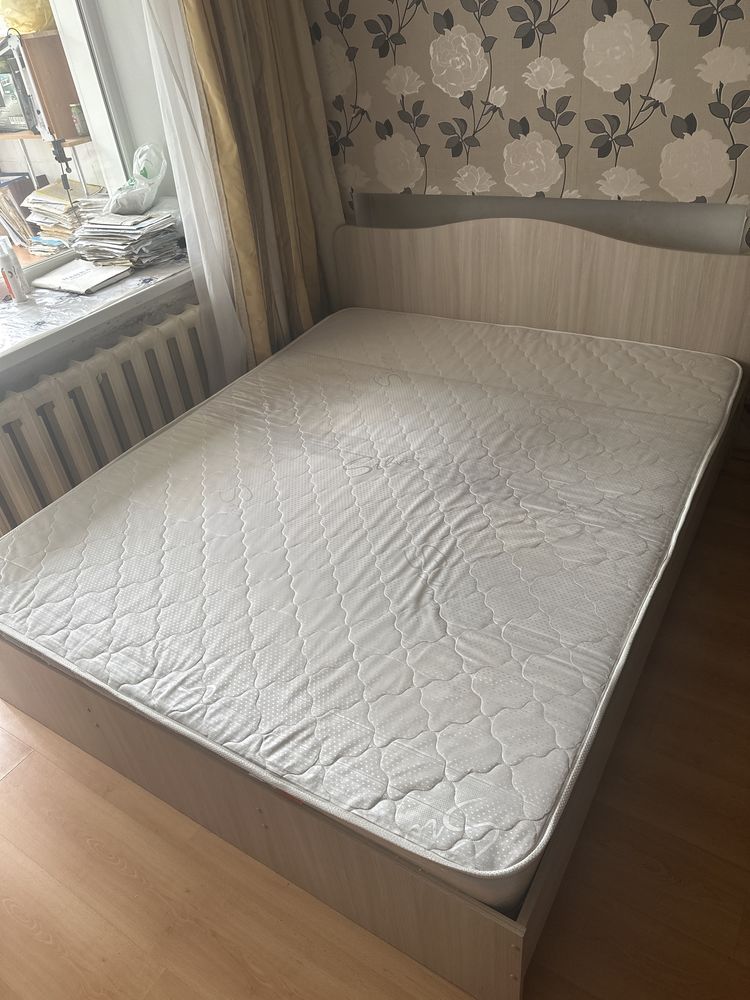 Продам двухспальную кровать