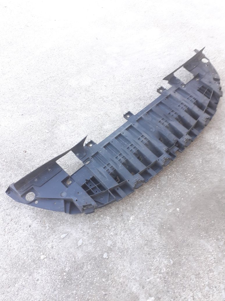 Scut Motor Închidere Bara Față  Deflector Bumper Renault Megane 3