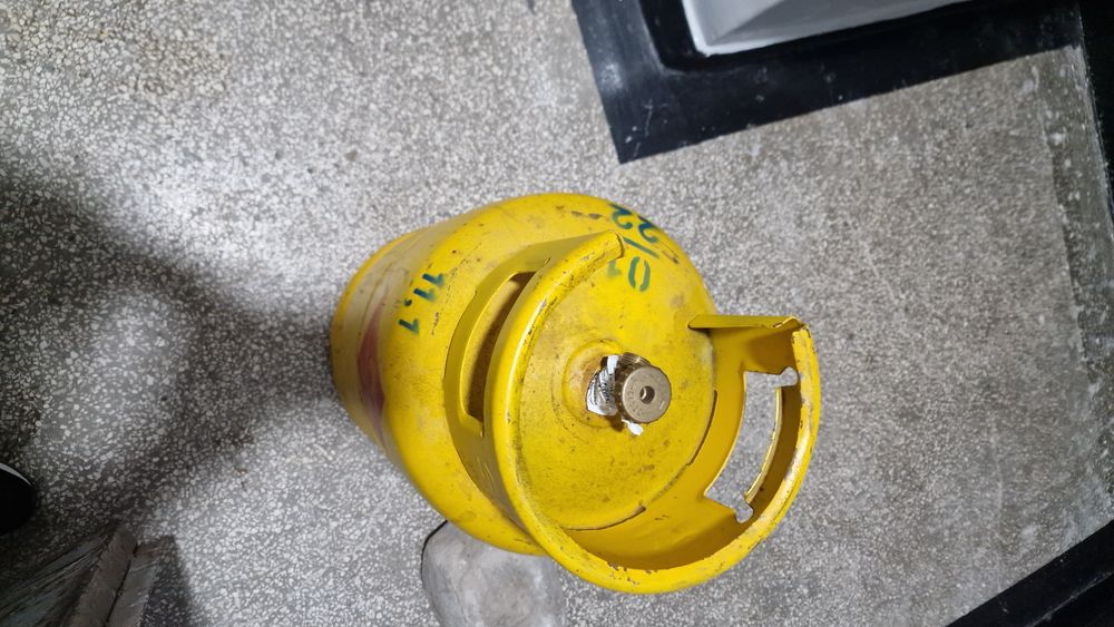 Butelie cu guler, incarcata