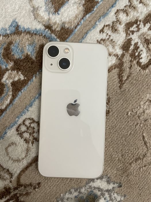 IPhone 13 в белом цвете