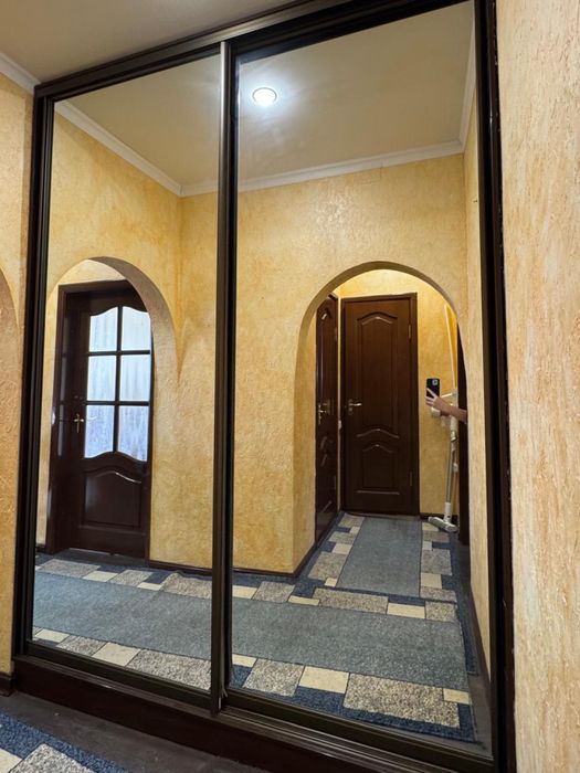 Зеркальный шкаф