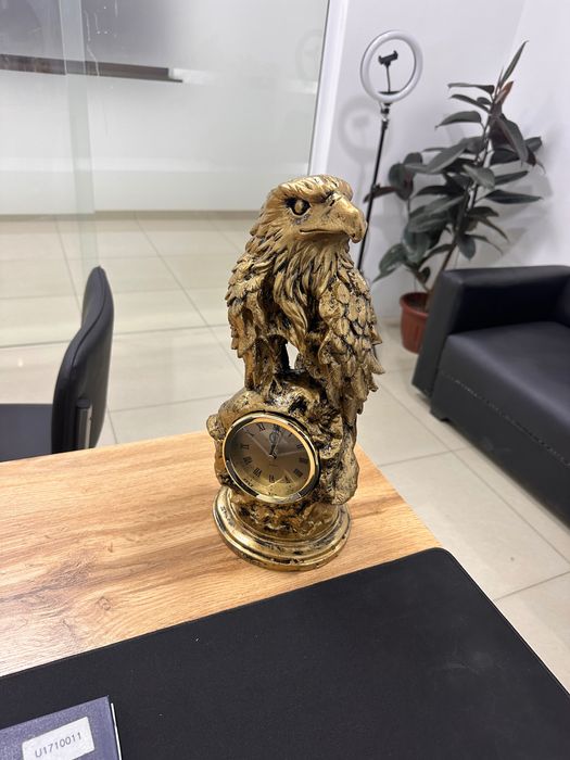 Soat - ofis yoki direktorskiy stoli uchun