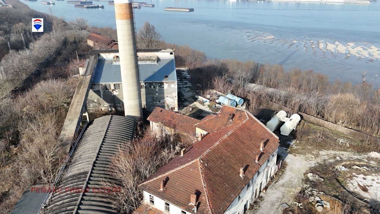 Продава се Промишлена сграда в Русе, Тракцията - 4085 кв.м за 1009 €/кв.м - Снимка #12