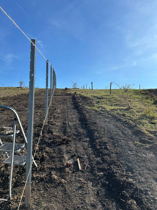 Stalpi galvanizati aprope noi