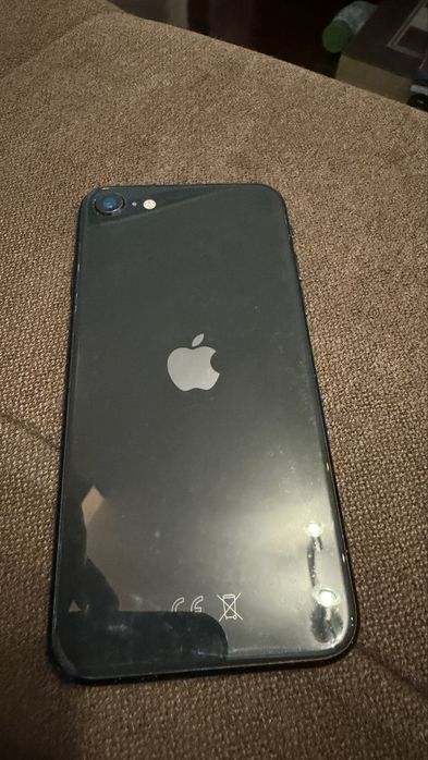Продавам телефон Iphone se 2022