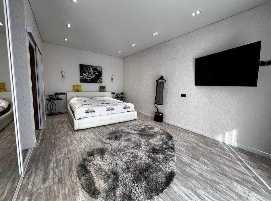 В Хай Тех стиле 
Мирабад район 
Транспортный институт