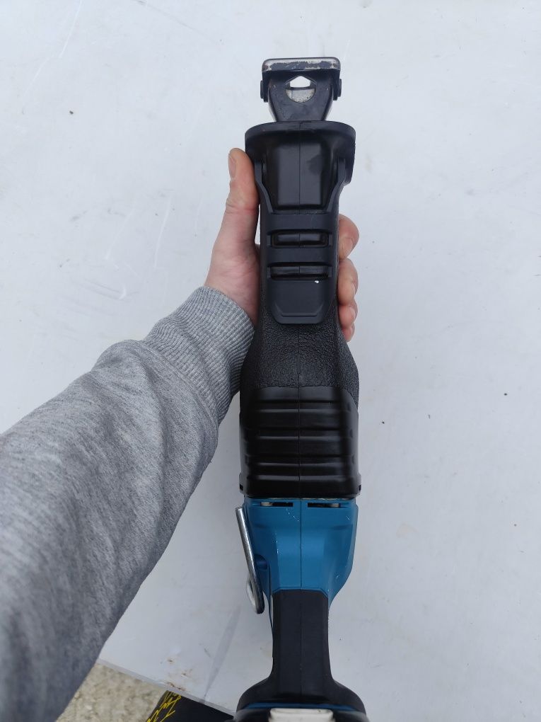 Безчетков акумулаторен саблен трион Макита Makita DJR187 + 5Ah