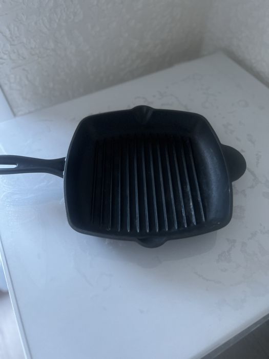 Продам чугунную сковороду