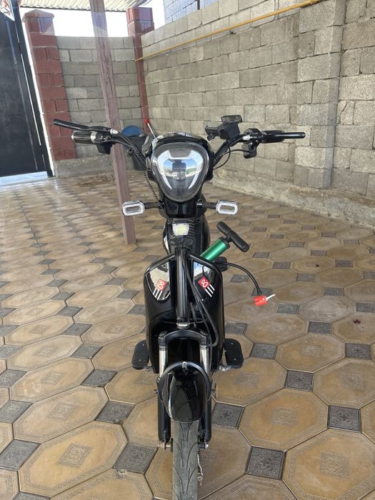 Скутер ск8 III хороший почти новый